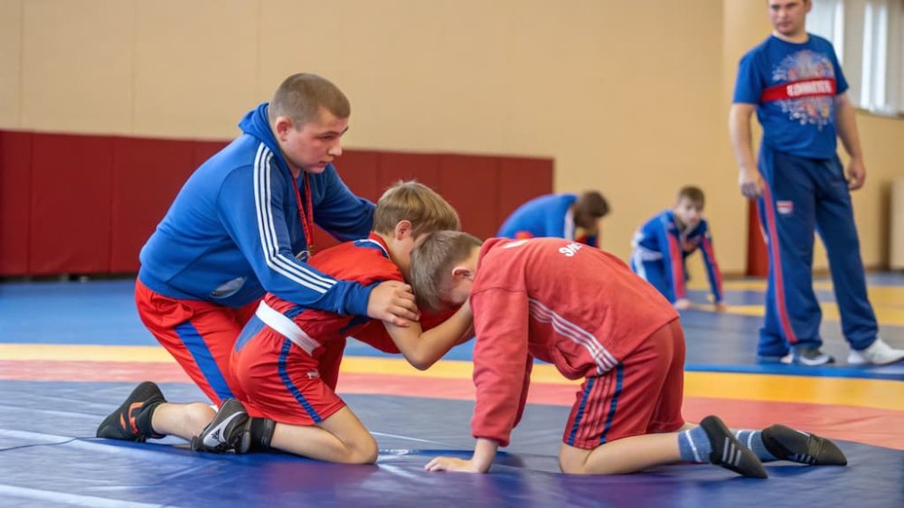 Греко-римская борьба для детей - польза, противопоказания, советы