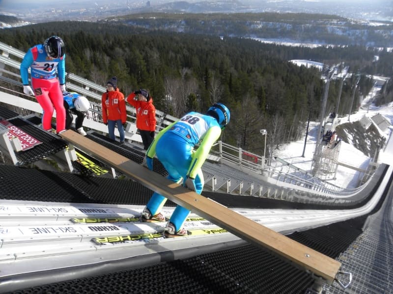 Страховка спортсменам для прыжков на лыжах с трамплина