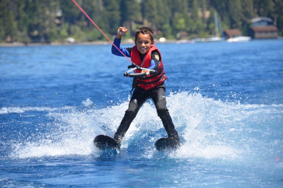 страховка ребенку для водных лыж